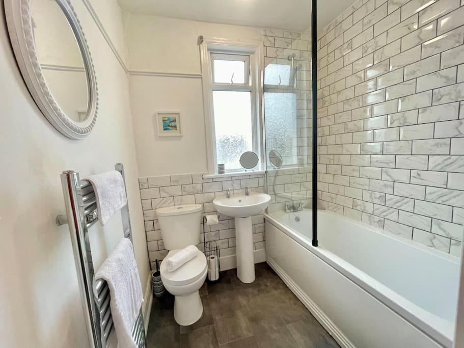 Portsmouth 3 Bedroom Getaway, Sleeps 6 Ngoại thất bức ảnh